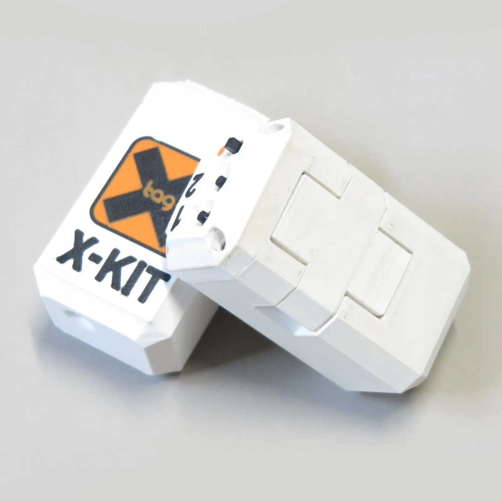 Dispositivo X-Kit X-Tag con emblema arancione — foto 2/3