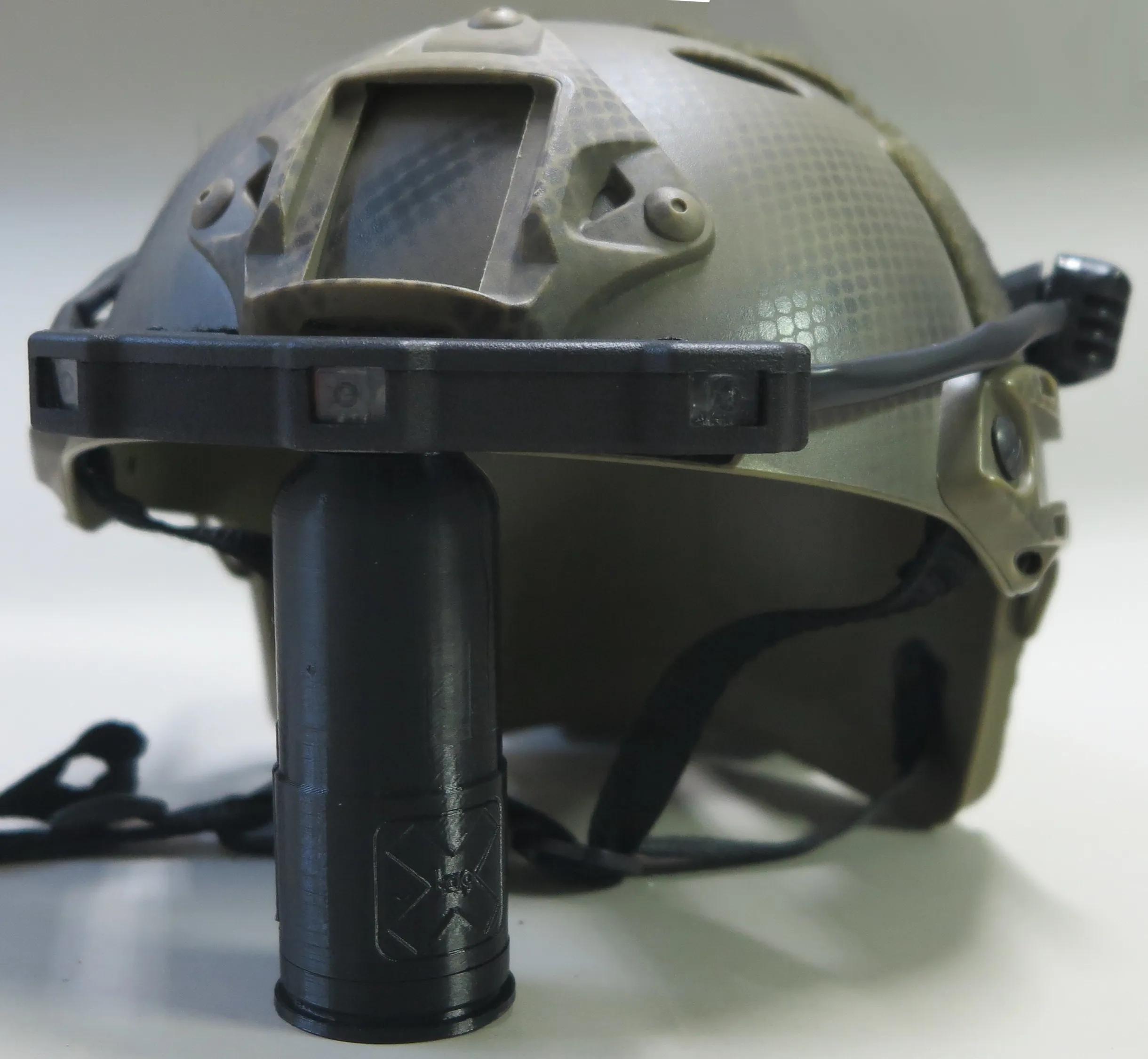 Headset X-Tag NVG su un casco tattico, con i sensori sotto l’attacco del visore — foto 1/5