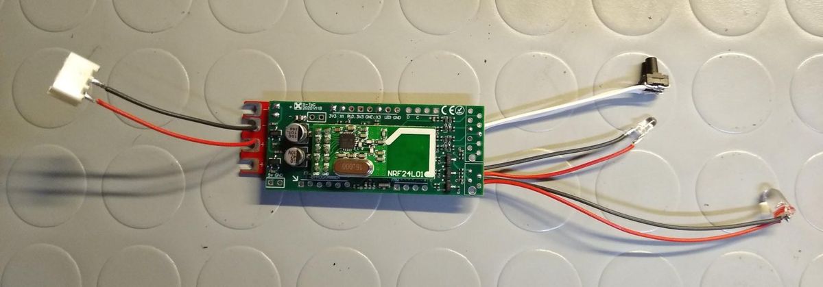 La scheda LTS coi componenti del kit collegati