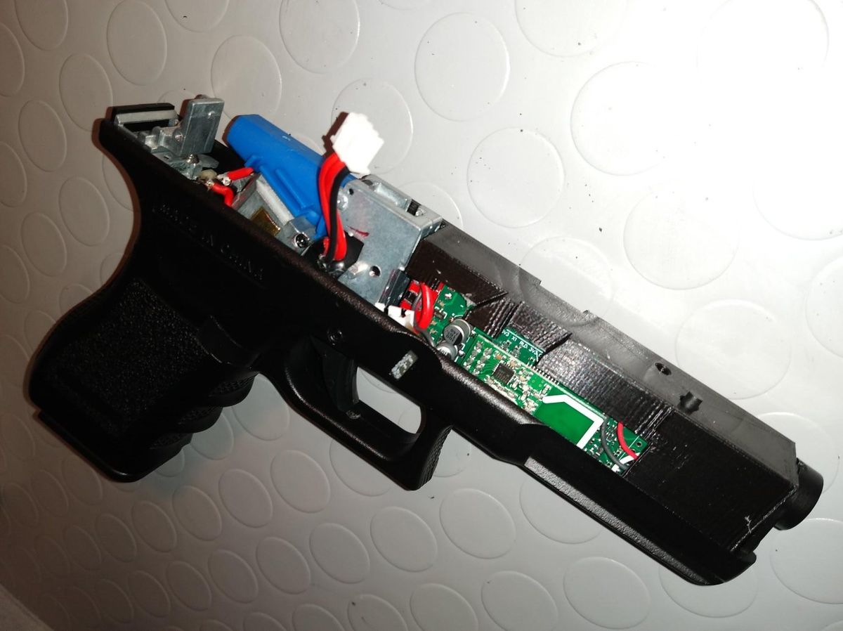 Il blocco con la scheda montato nella Glock